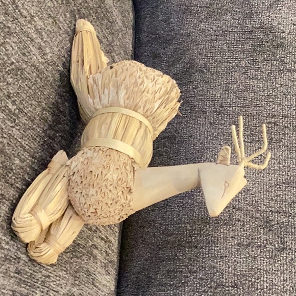 Corn husk & wooden Deer. - Picture 4 of 7